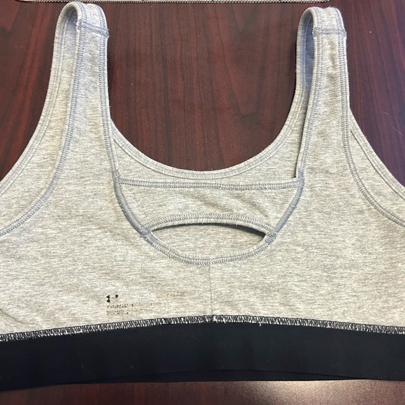 Under Armour Fitted Sports Bra Sz XSmall - Picture 6 of 13
